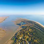 Stunning In Sur * La Faute-sur-Mer