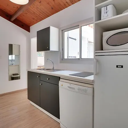 2 Bedroom Gorgeous In Sur 度假居 *